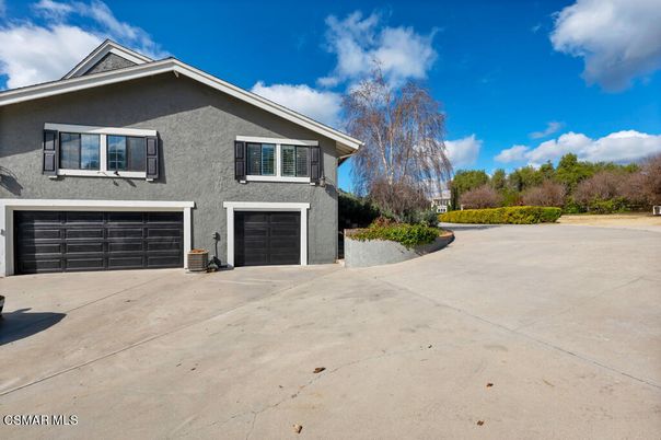 Attached, Exterior, Facade, American Craftsman