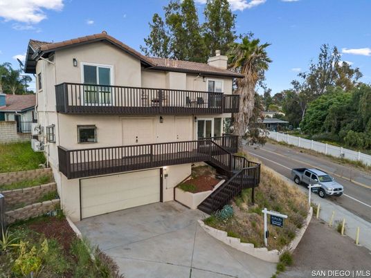 Attached, Exterior, Facade, Mediterranean