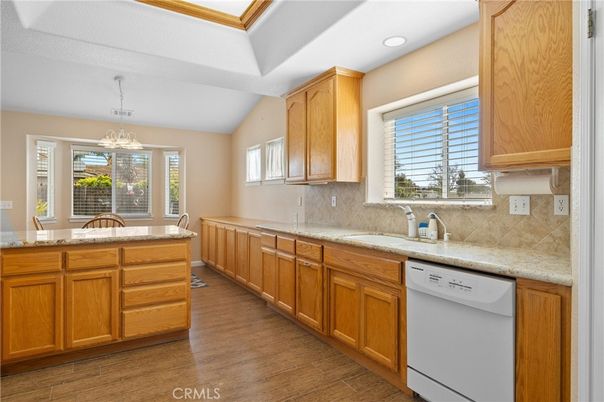 Dining room, Interior, Kitchen, Pendant Lights, Recessed Lighting, Wood Texture Flooring