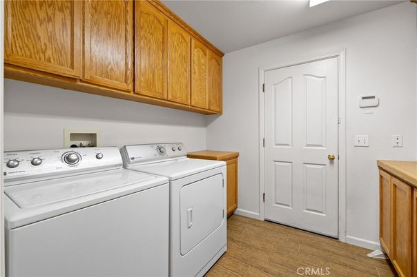 Interior, Washer, Wood Texture Flooring