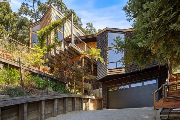 Attached, Exterior, Facade, Log Home