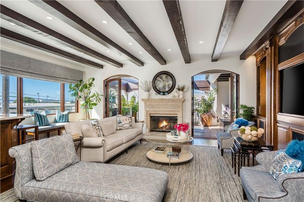 Fireplace, Interior, Kitchen, Recessed Lighting