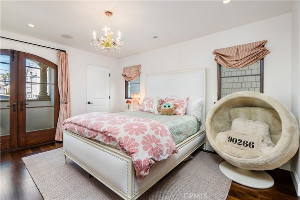 Bathroom, Bedroom, Interior, Pendant Lights, Recessed Lighting, Wood Texture Flooring
