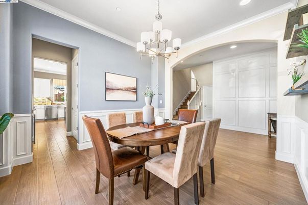 Chandelier, Dining room, Interior, Kitchen, Recessed Lighting, Wood Texture Flooring