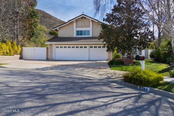 Attached, Exterior, Facade, American Craftsman