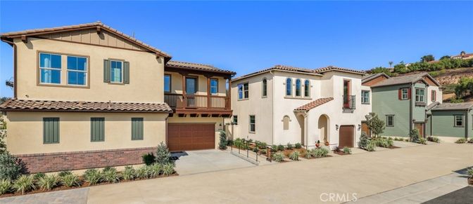 Attached, Exterior, Facade, Mediterranean