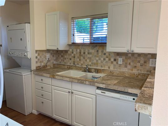 Interior, Kitchen, Tile Countertops, Washer, Wood Texture Flooring