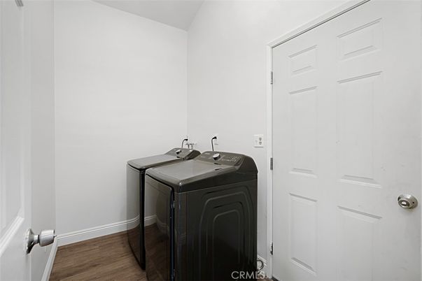 Interior, Washer, Wood Texture Flooring