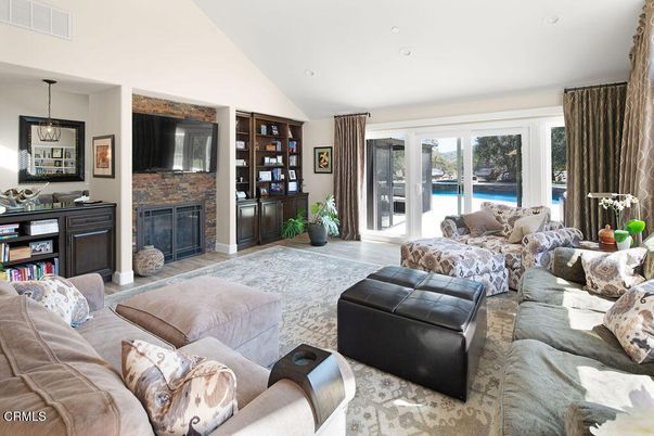 Fireplace, Interior, Living room, Pendant Lights, Recessed Lighting