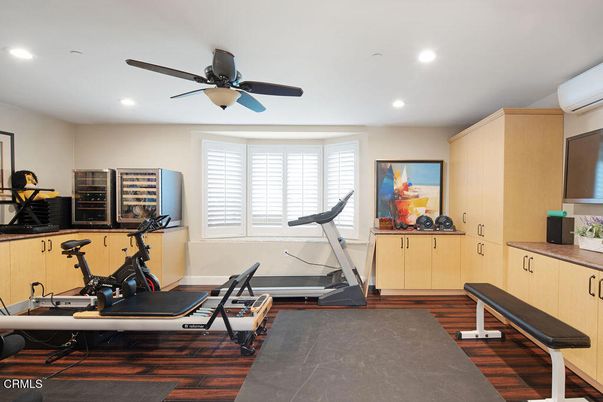 Fitness Equipment, Interior, Recessed Lighting, Wood Texture Flooring