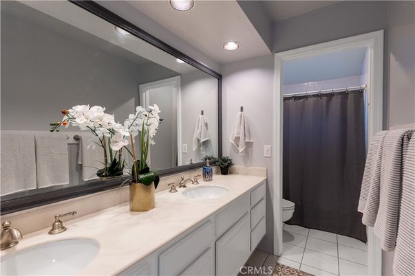 Bathroom, Dual Sink Vanities, Interior, Recessed Lighting