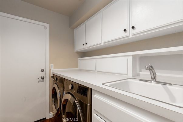Interior, Washer, Wood Texture Flooring