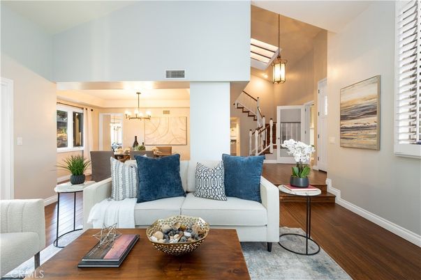Chandelier, Dining room, Interior, Living room, Pendant Lights, Wood Texture Flooring