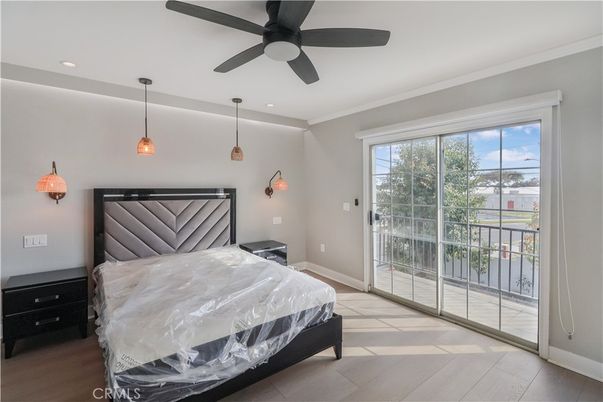 Bedroom, Interior, Pendant Lights, Recessed Lighting, Wood Texture Flooring