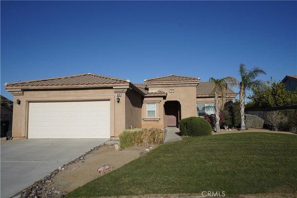 Attached, Exterior, Facade, Mediterranean