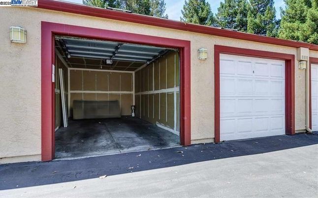 Detached Garage, Exterior