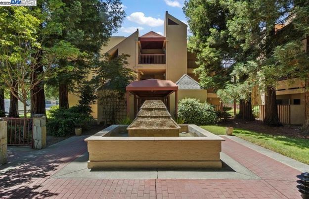 Exterior, Facade, None