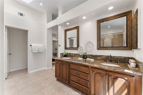 Bathroom, Dual Sink Vanities, Interior, Recessed Lighting