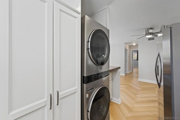 Interior, Utility Closets, Washer, Wood Texture Flooring