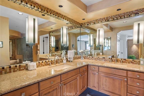 Bathroom, Dual Sink Vanities, Interior, Recessed Lighting