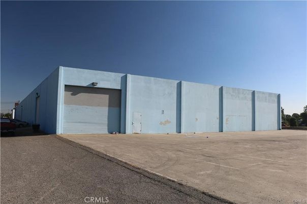 Exterior, Facade, Modern