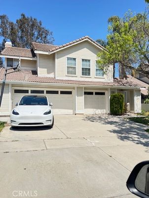 Attached, Exterior, Facade, Mediterranean