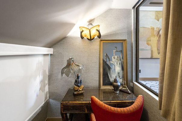 Home Office, Interior
