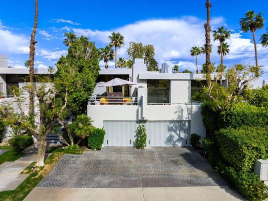 Attached, Exterior, Facade, Modern
