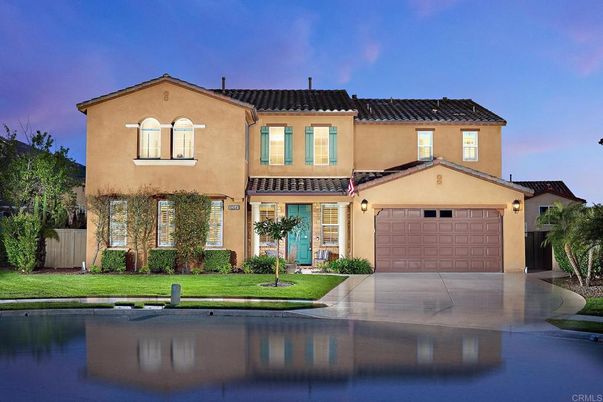 Attached, Exterior, Facade, Mediterranean