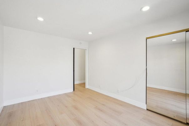 Empty room, Interior, Recessed Lighting, Wood Texture Flooring