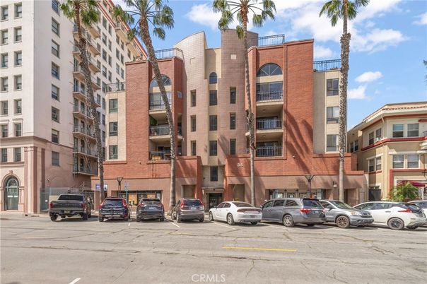 Exterior, Facade, Condo Building