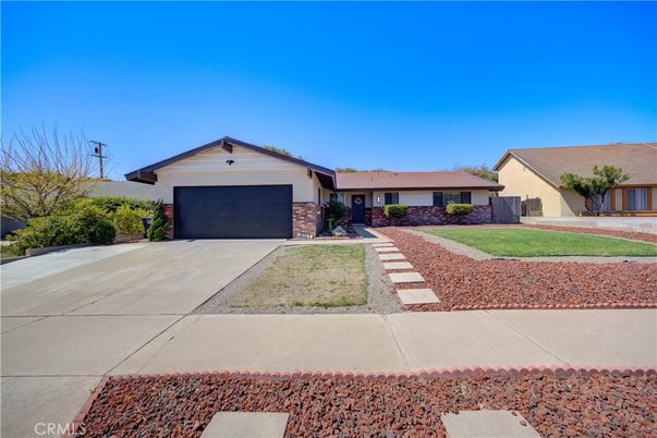Attached, Exterior, Facade, Ranch