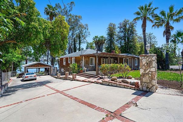Backyard, Exterior, Facade, Ranch