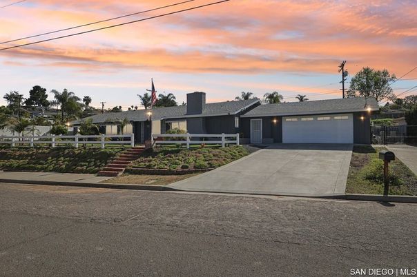 Attached, Exterior, Facade, Ranch