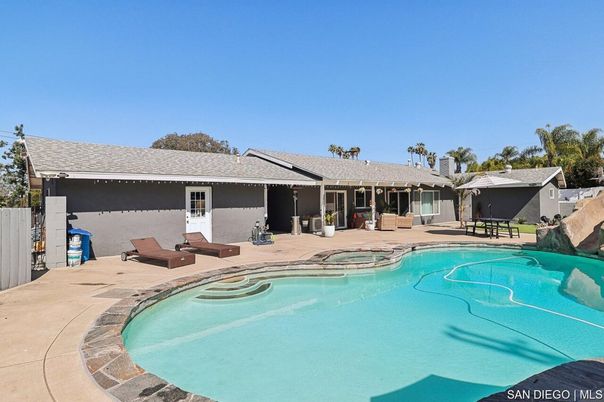 Exterior, Pool