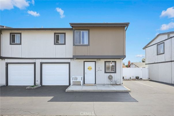 Attached, Exterior, Facade, Farmhouse