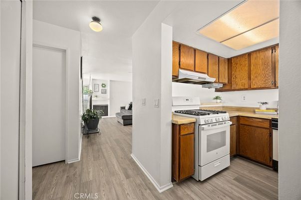 Fireplace, Interior, Kitchen, Wood Texture Flooring