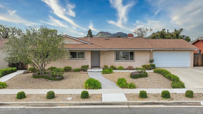 Attached, Exterior, Facade, Ranch