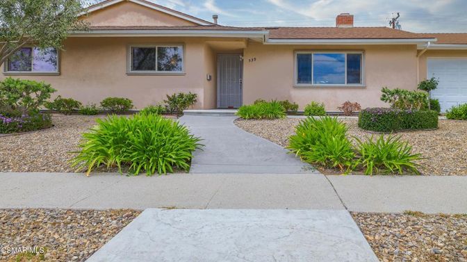 Exterior, Facade, Ranch