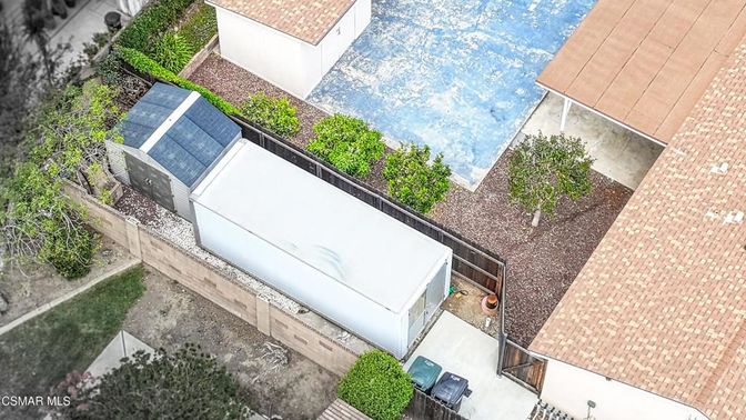 Exterior, Drone