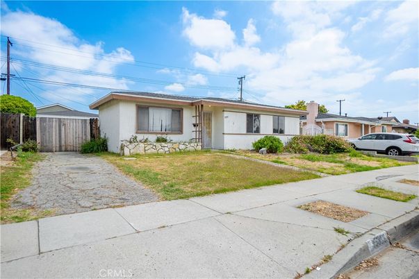Backyard, Exterior, Facade, Ranch