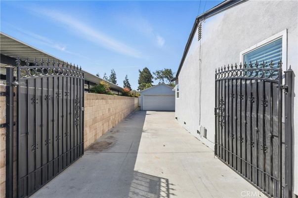 Detached Garage, Exterior