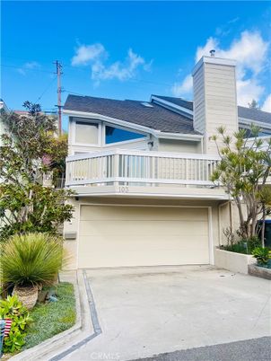 Attached, Exterior, Facade, Modern
