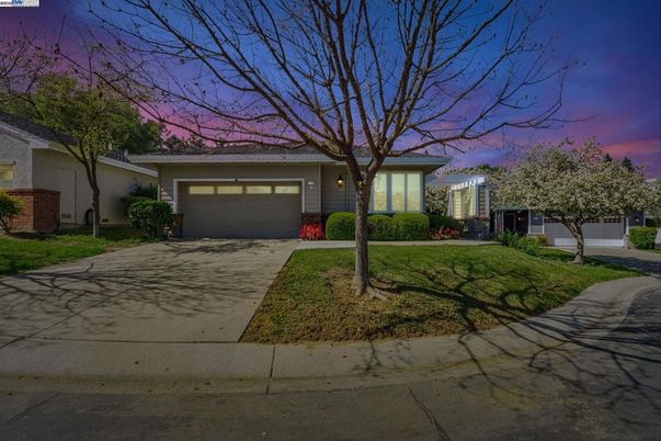 Attached, Exterior, Facade, Ranch