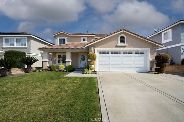 Attached, Exterior, Facade, Mediterranean