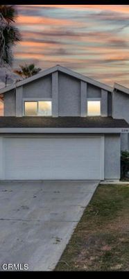 Attached, Exterior, Facade, Modern