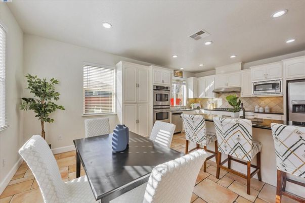 Dining room, Interior, Kitchen, Recessed Lighting, Stainless Steel Appliances