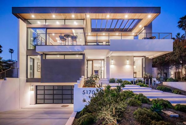 Attached, Exterior, Facade, Modern