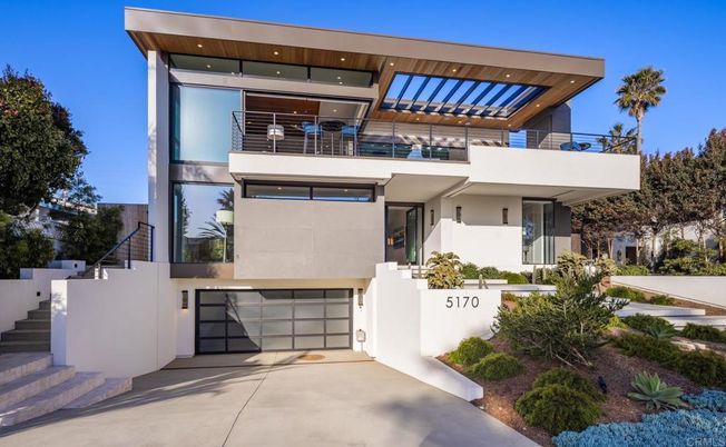 Attached, Exterior, Facade, Modern