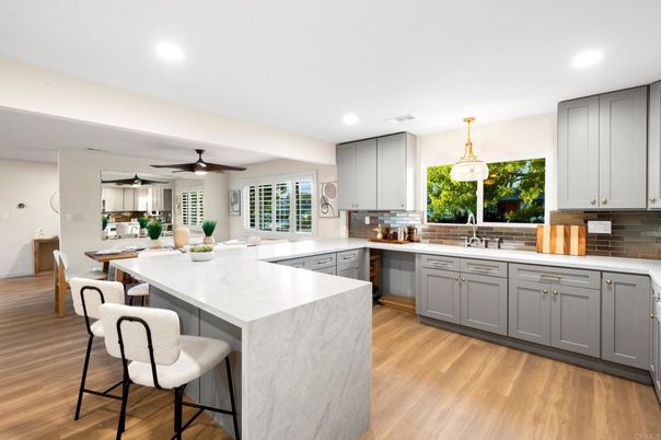 Dining room, Interior, Kitchen, Pendant Lights, Recessed Lighting, Wood Texture Flooring